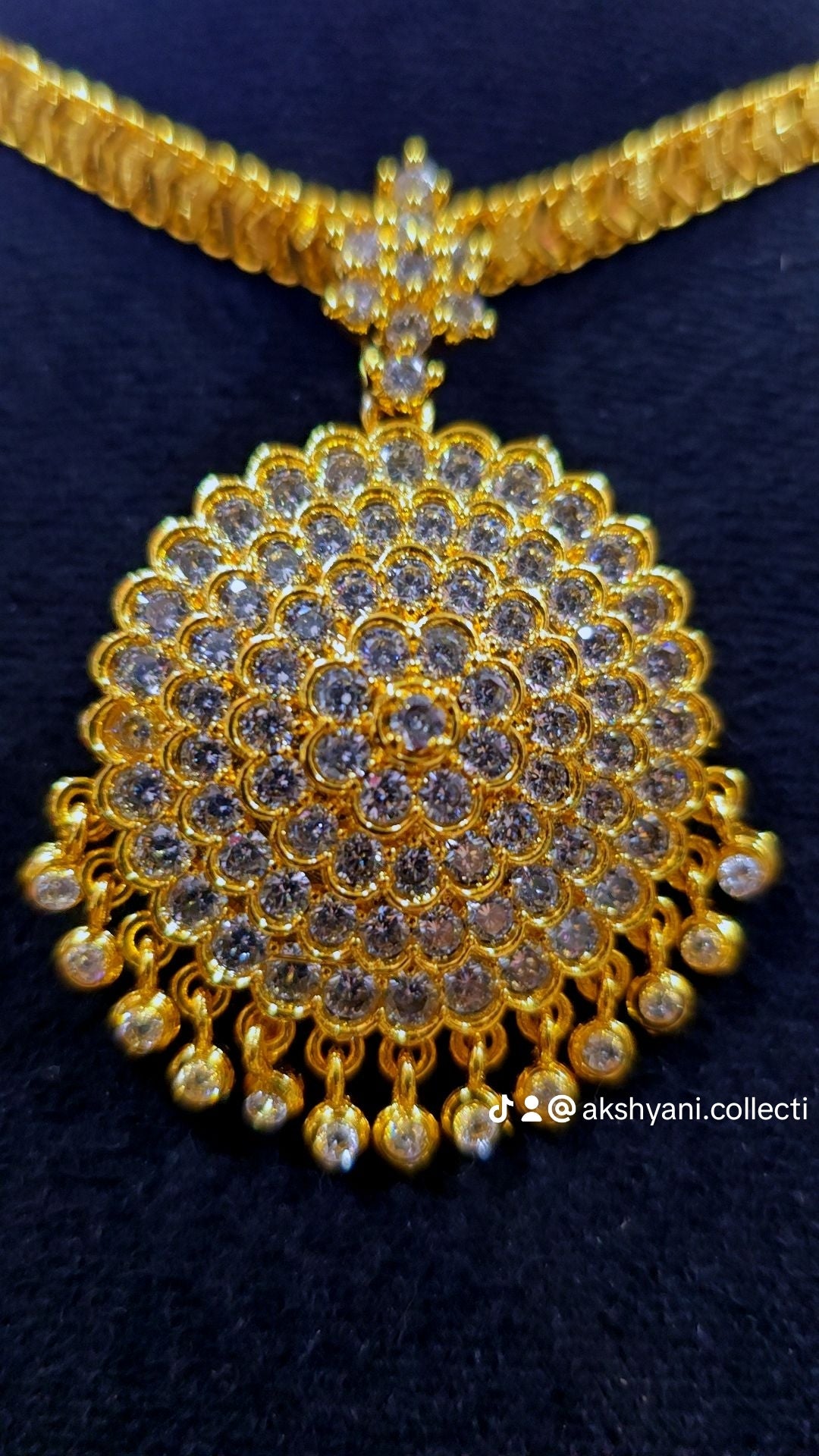 Diamontele cut chain with removable round white mossanite stones.  NOT 916 GOLD. Code 033