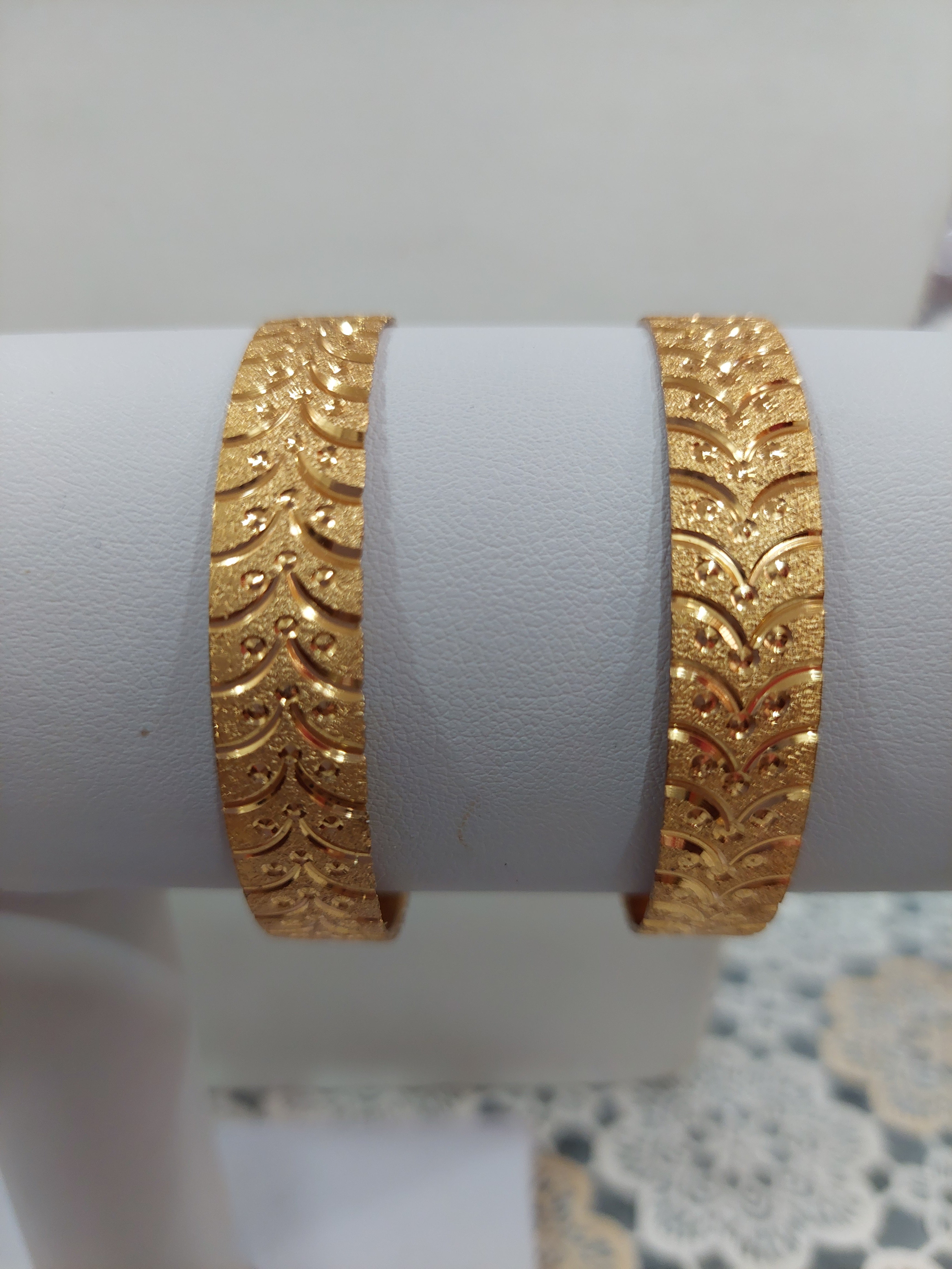 Cz cut todi ( bangle design not 916 gold) code 665r