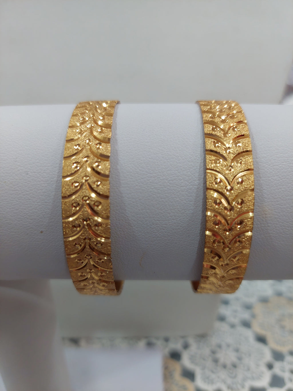 Cz cut todi ( bangle design not 916 gold) code 665r