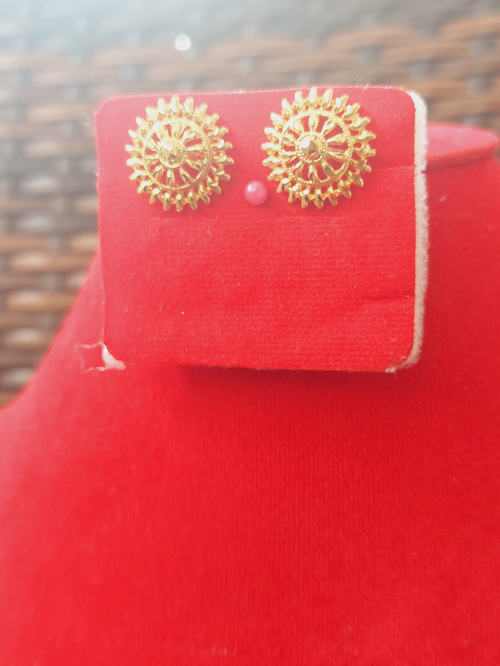 Code 812E earrings not 916 gold. 10 cents Singapore coin size circumference. Indian thiruvani