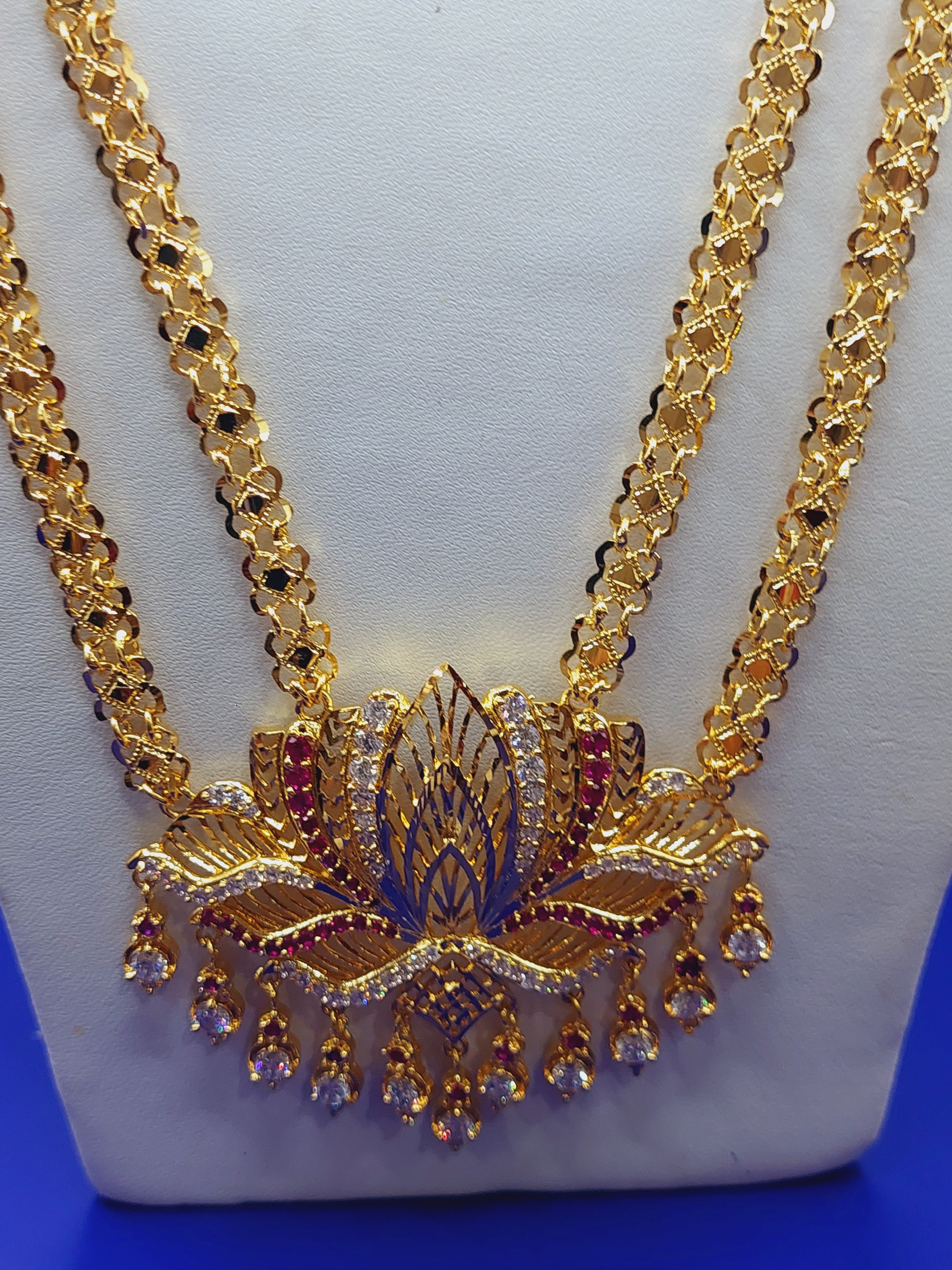 2 layer lotus maalai. Code 599A. Not 916 gold. Function wear.