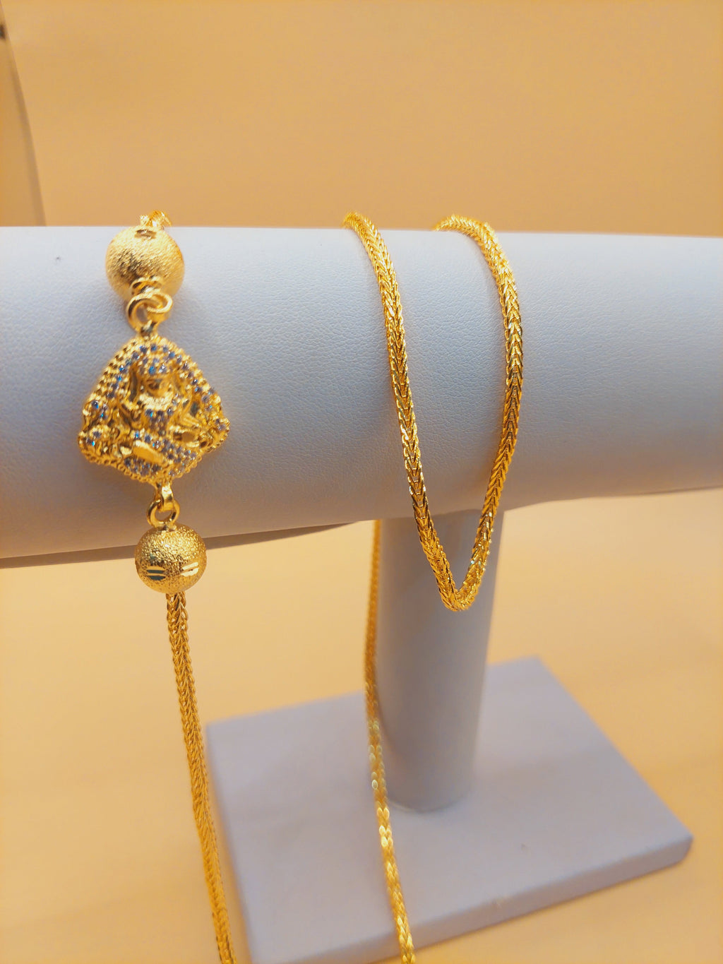 2 pawn thickness box chain.not suitable for daily wear usage. ( Function wear only)code 38