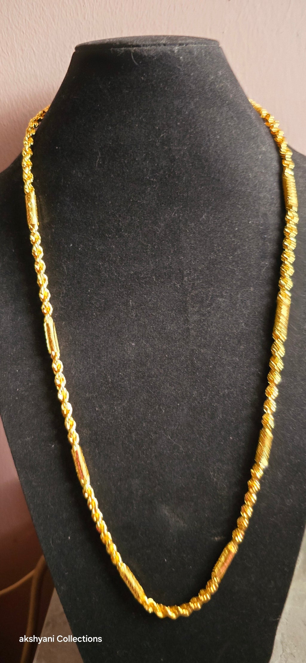 Daily wear chain.  Not 916 gold . 24k electroplating items plated in Singapore. Code 6607