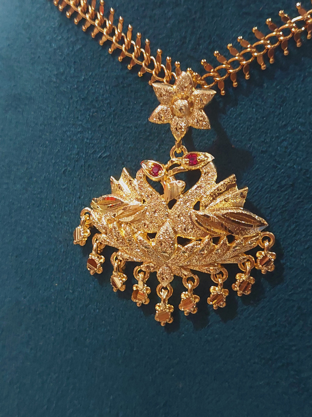 Aatil chain with removable peacock locket. Not 916 gold