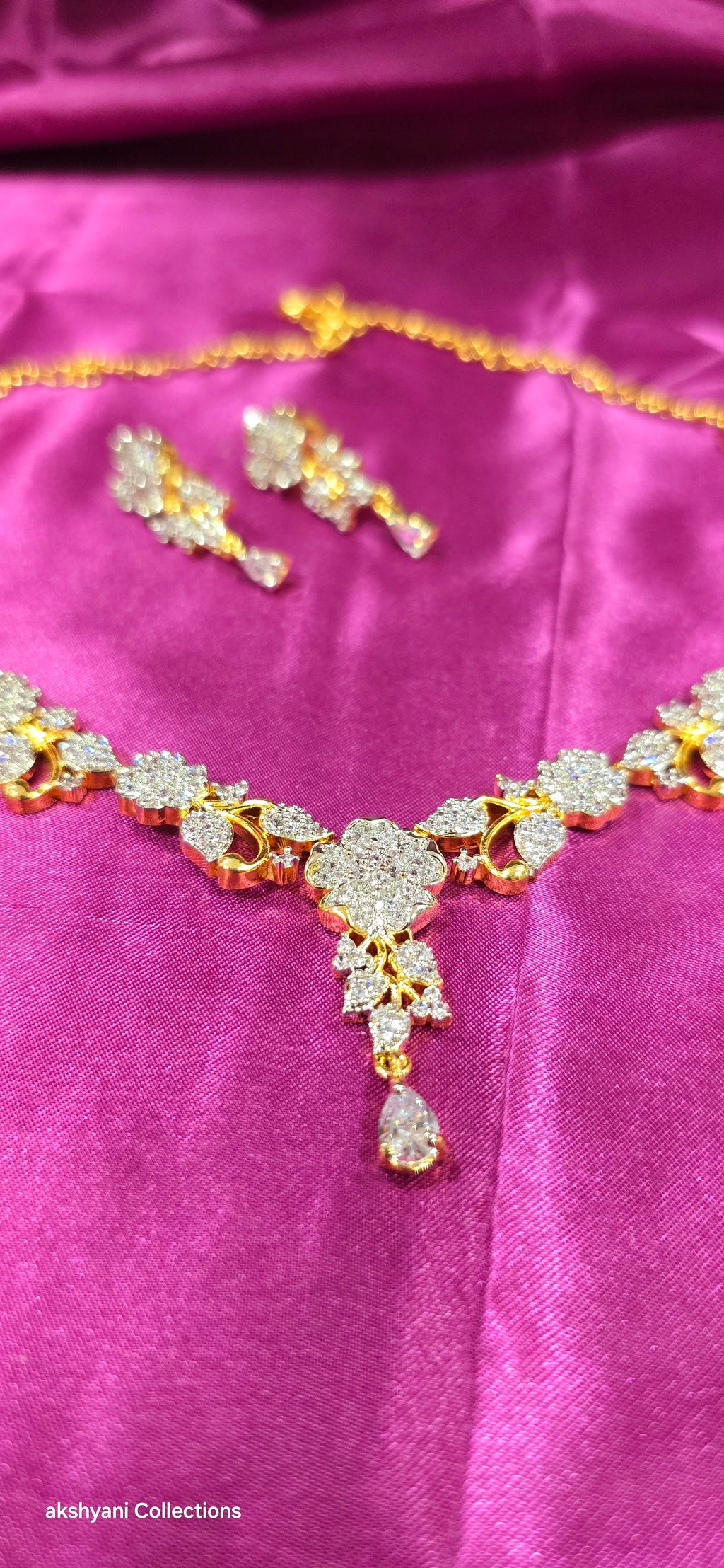 Flower replica mossanite necklace. Functionwear