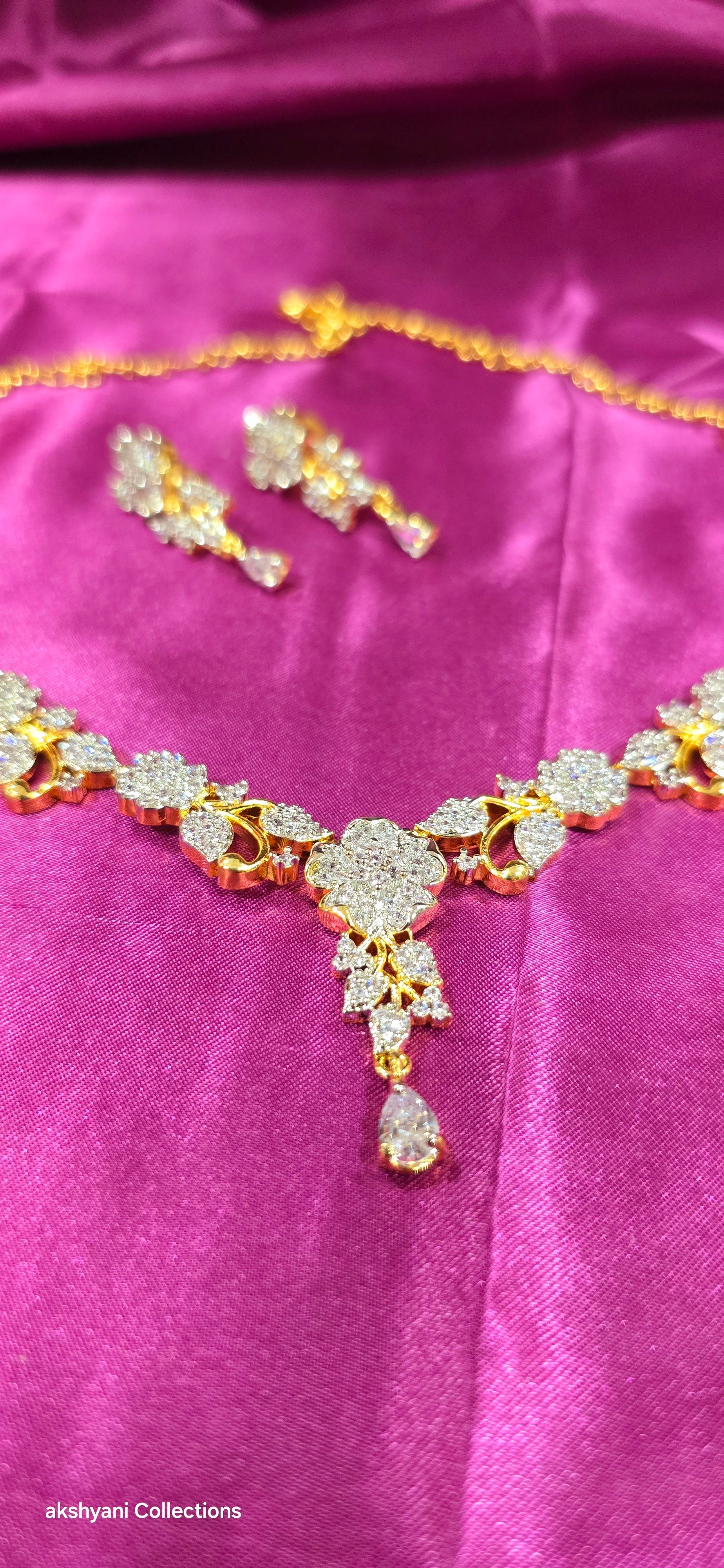 Flower replica mossanite necklace. Functionwear