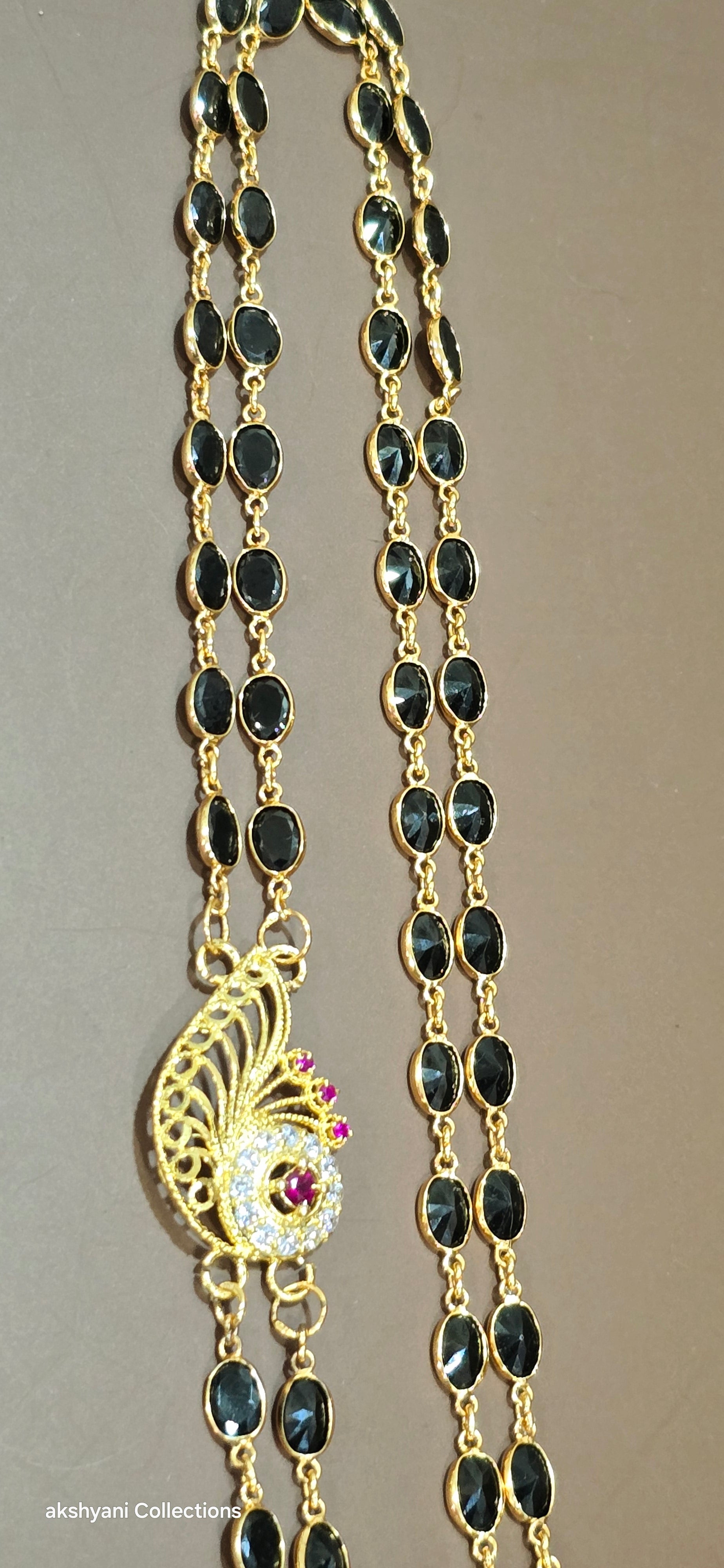 2 layer function wear faucet black beads with side brooch.