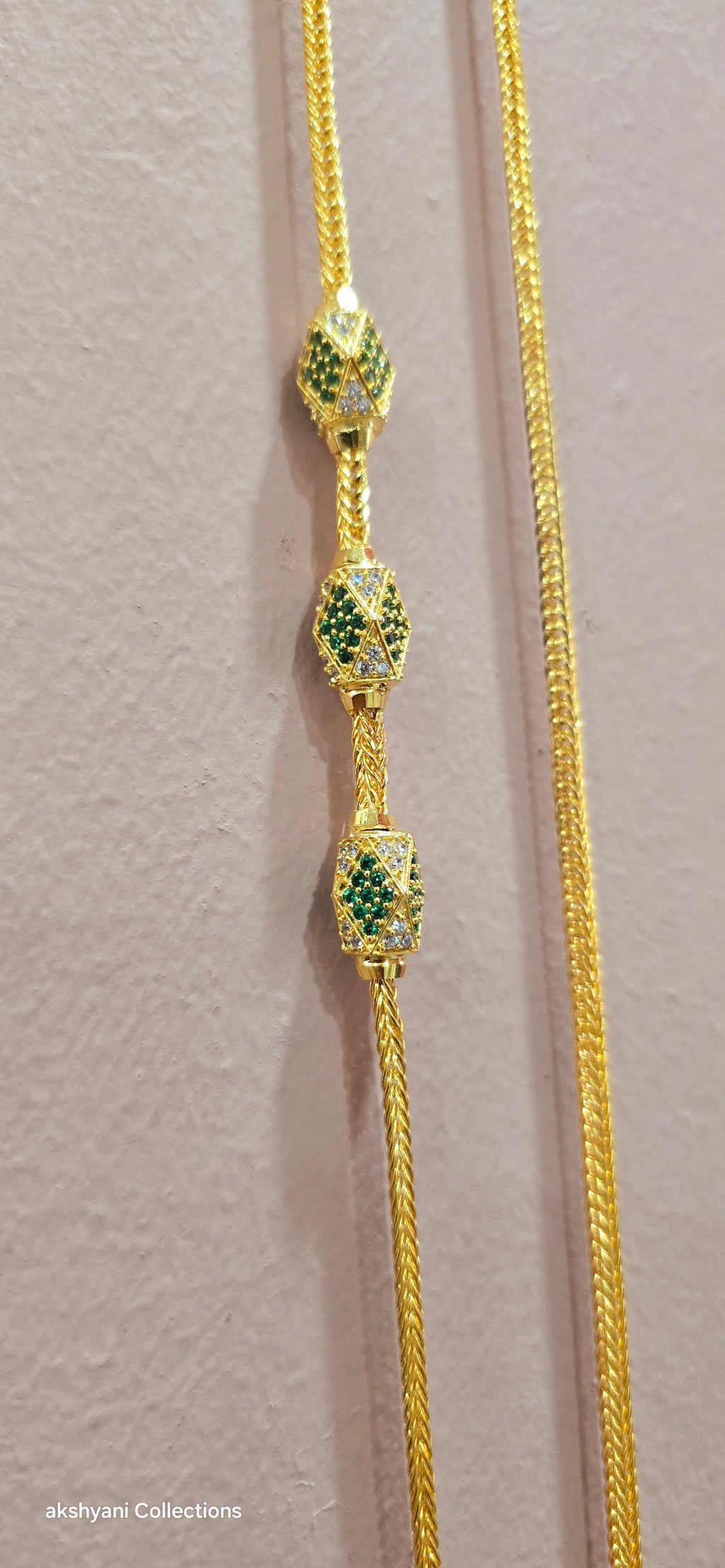 Function wear thalikodi with 3 inches extension. Green octagon shape brooch with mossanite stones embedded with brilliance