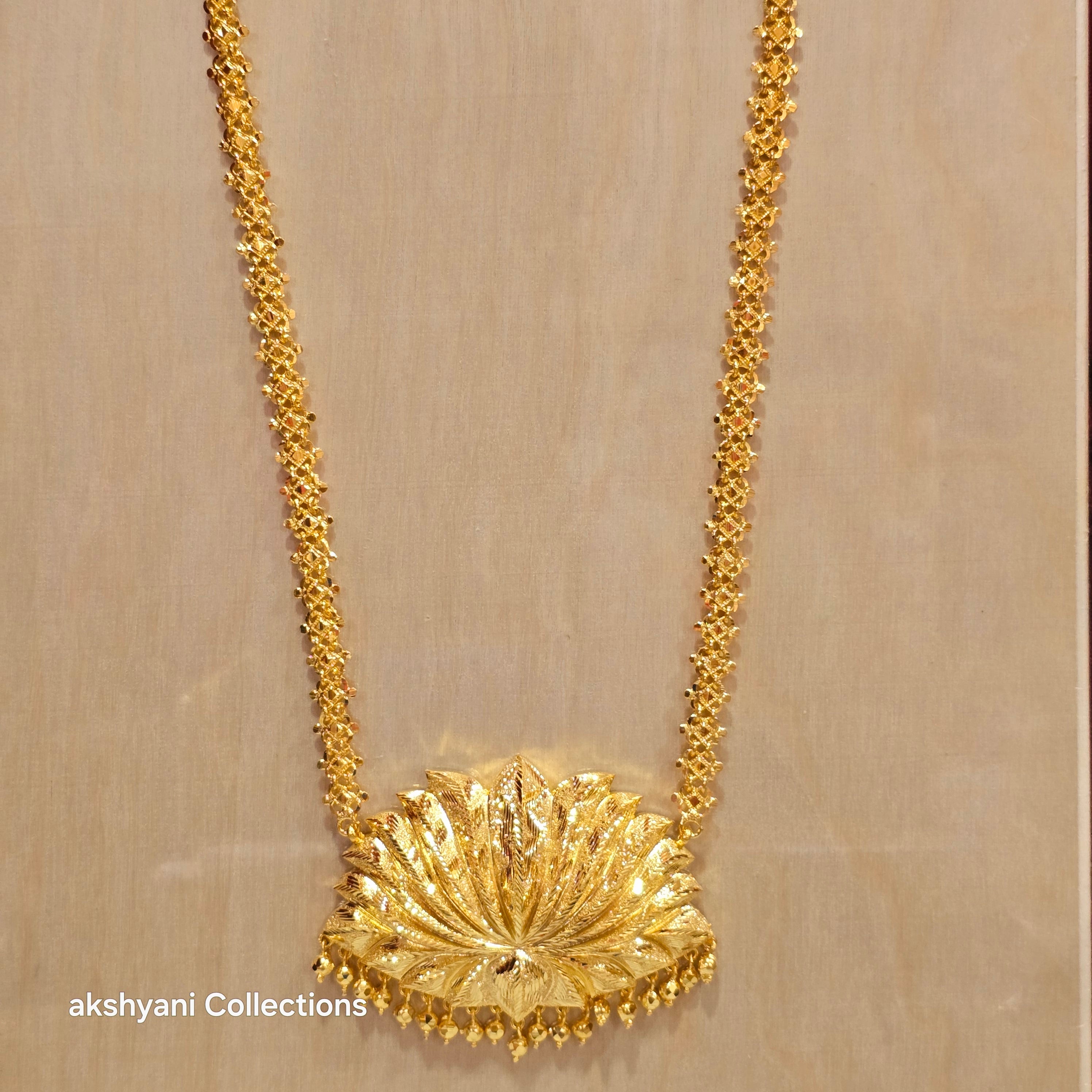 1 layer full gold ( not 916 ) lotus thamarai maalai. A product ✨️ of Singapore. Code 9765U