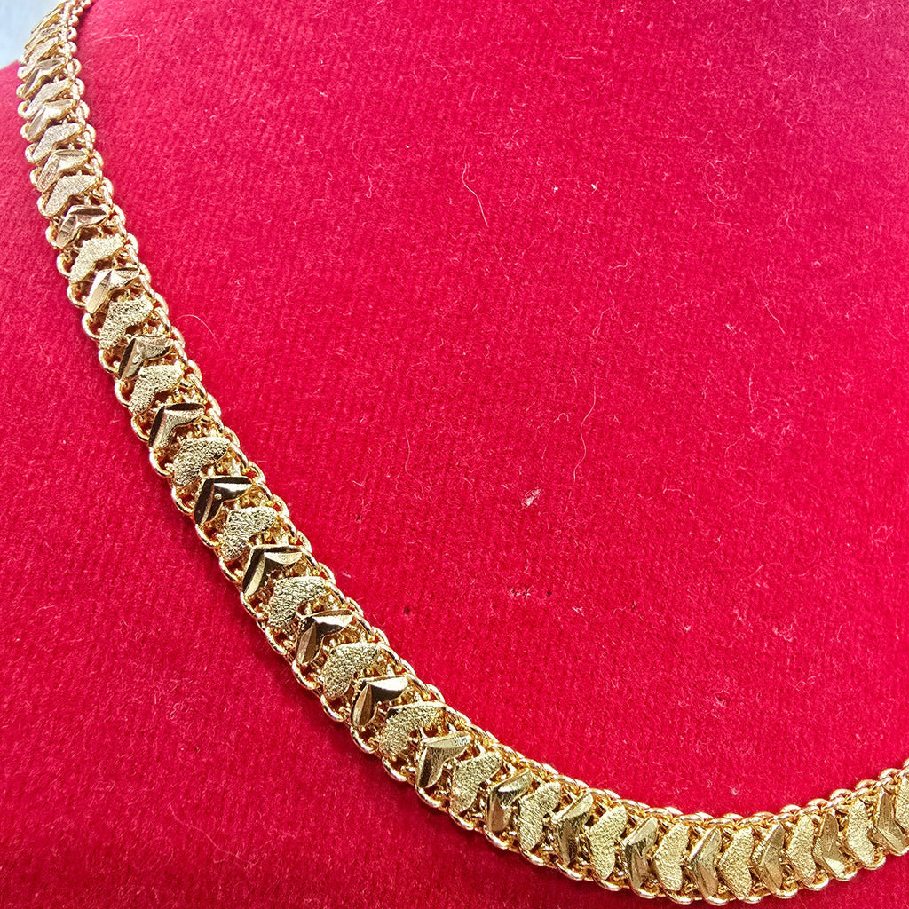 Diamond cut chain. Functionwear type of jewellery.  NOT 916 GOLD.