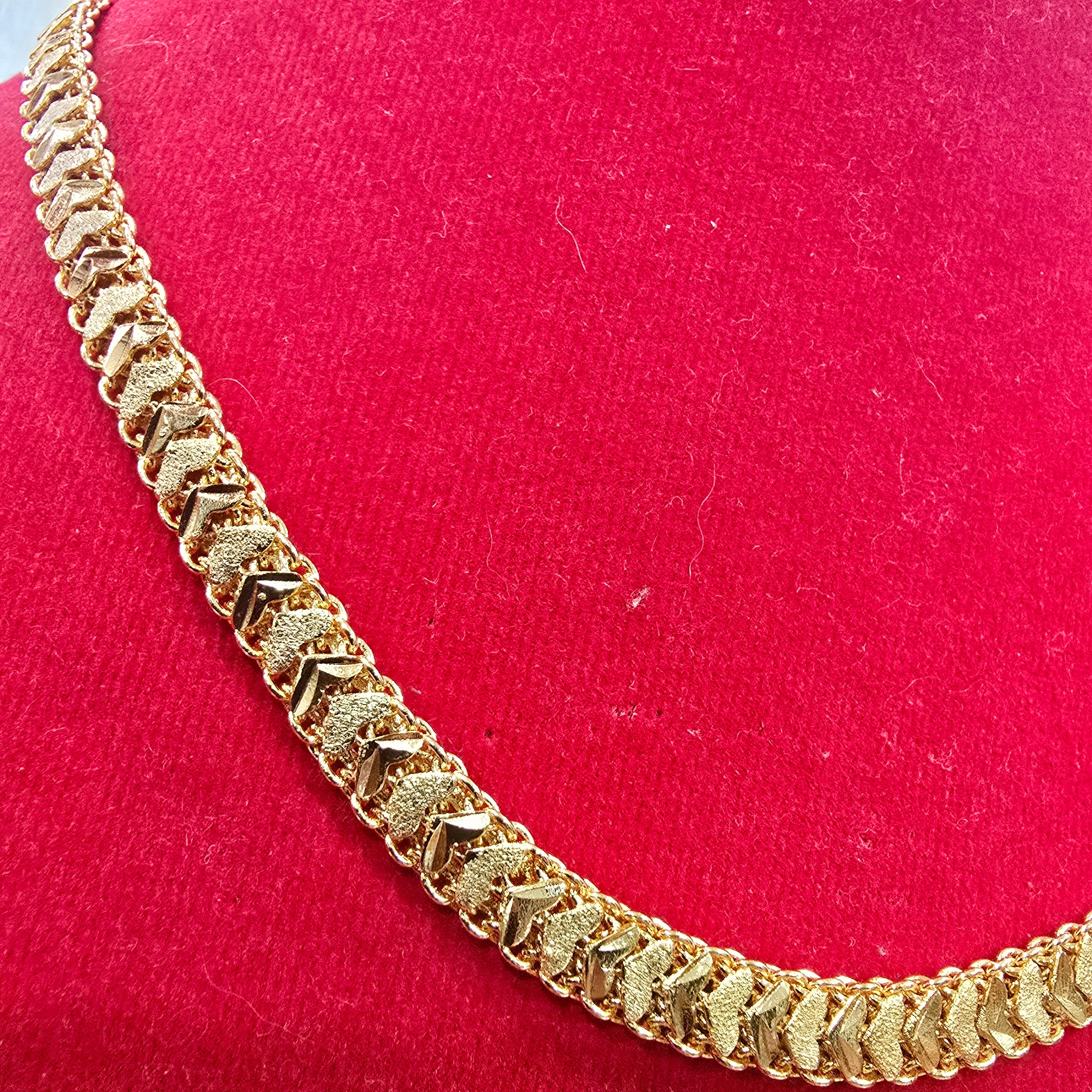 Diamond cut chain. Functionwear type of jewellery.  NOT 916 GOLD.