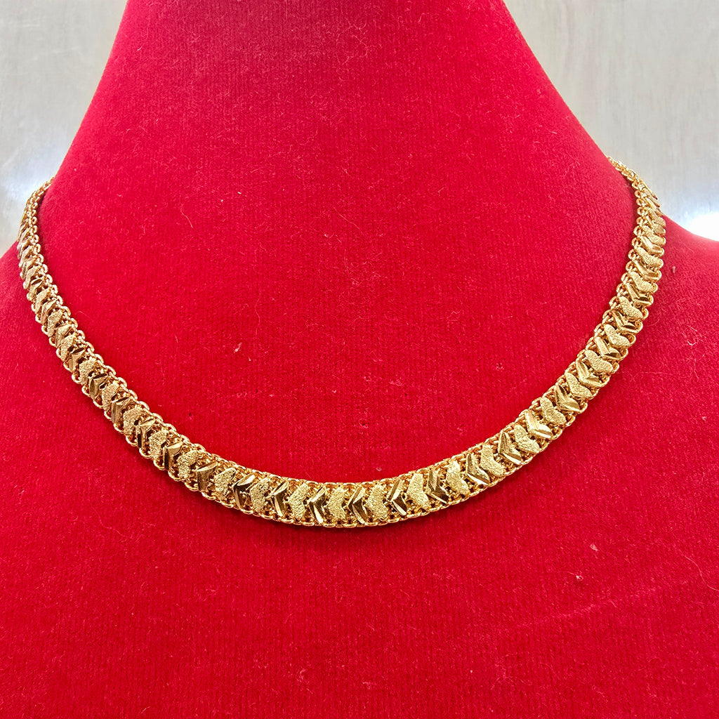 Diamond cut chain. Functionwear type of jewellery.  NOT 916 GOLD.